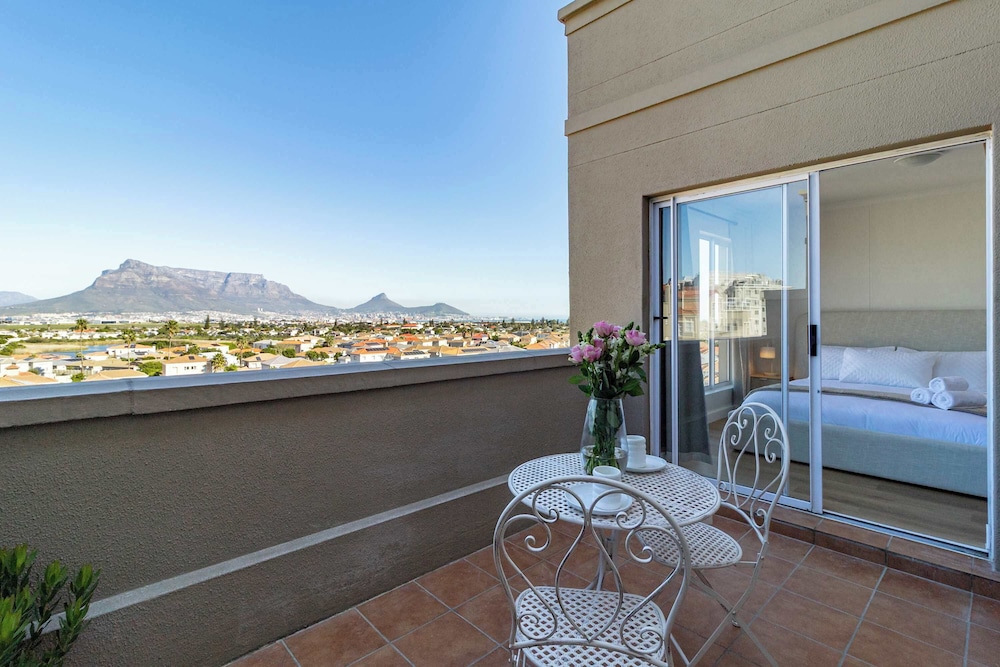 2 Bedroom, Mountain View Penthouse, Century City