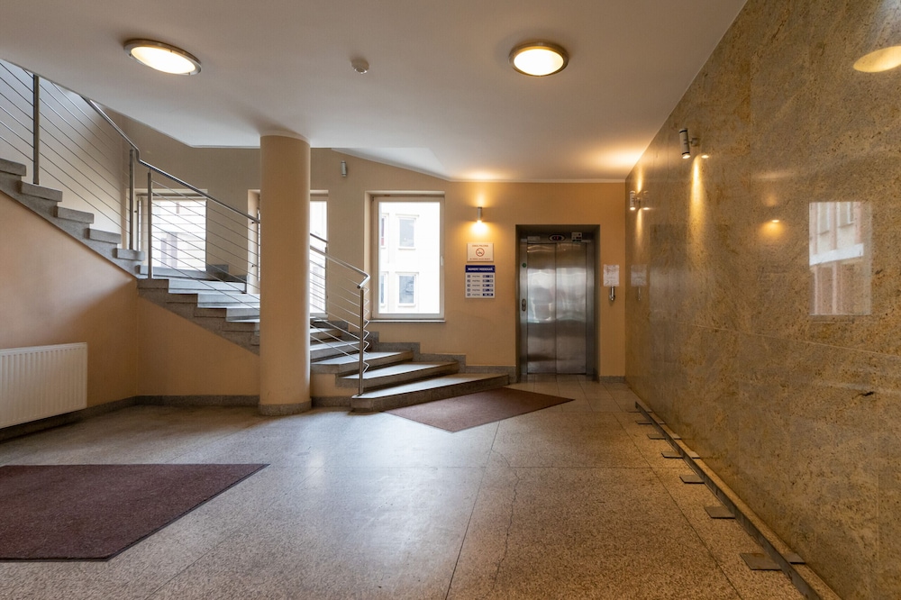 Studio Krakow Lea by Renters view 3