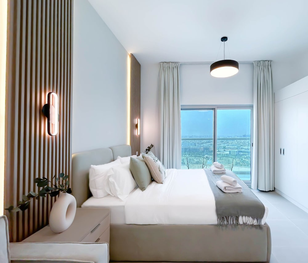 Urban Escape Studio Pool, Gym & Stylish Living