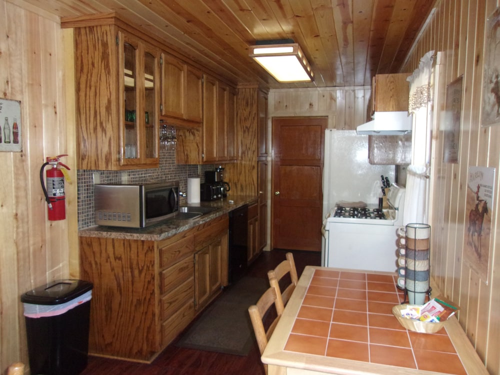 Embers Lodge and Cabins