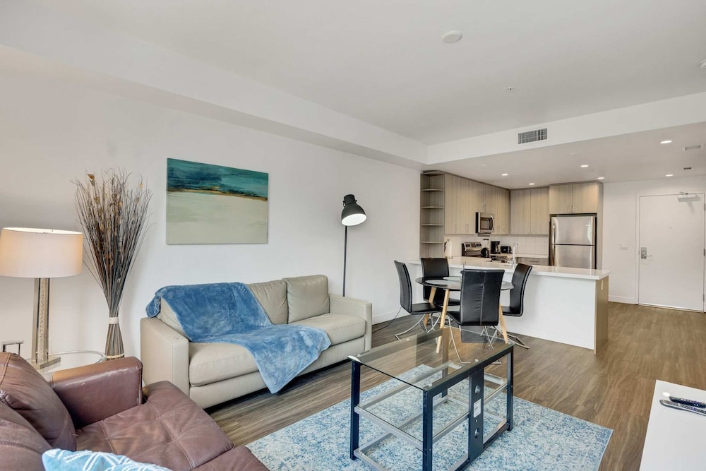 Stylish 1BR Family Apartment by Dtla