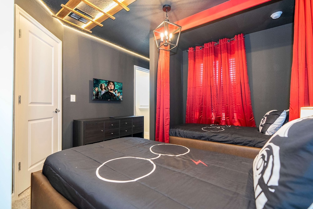Luxury 7Bd Close to Disney With Pool and Spa at Windsor Cay 16218
