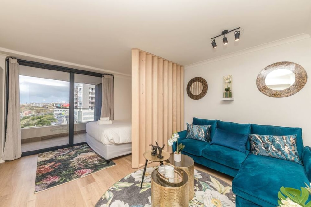 Colourful and Cosy Studio Apartment in Newlands view 5