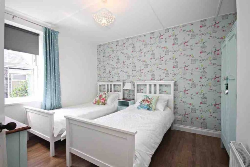 Charming 2-bed Cottage in the Heart of Stanhope view 2