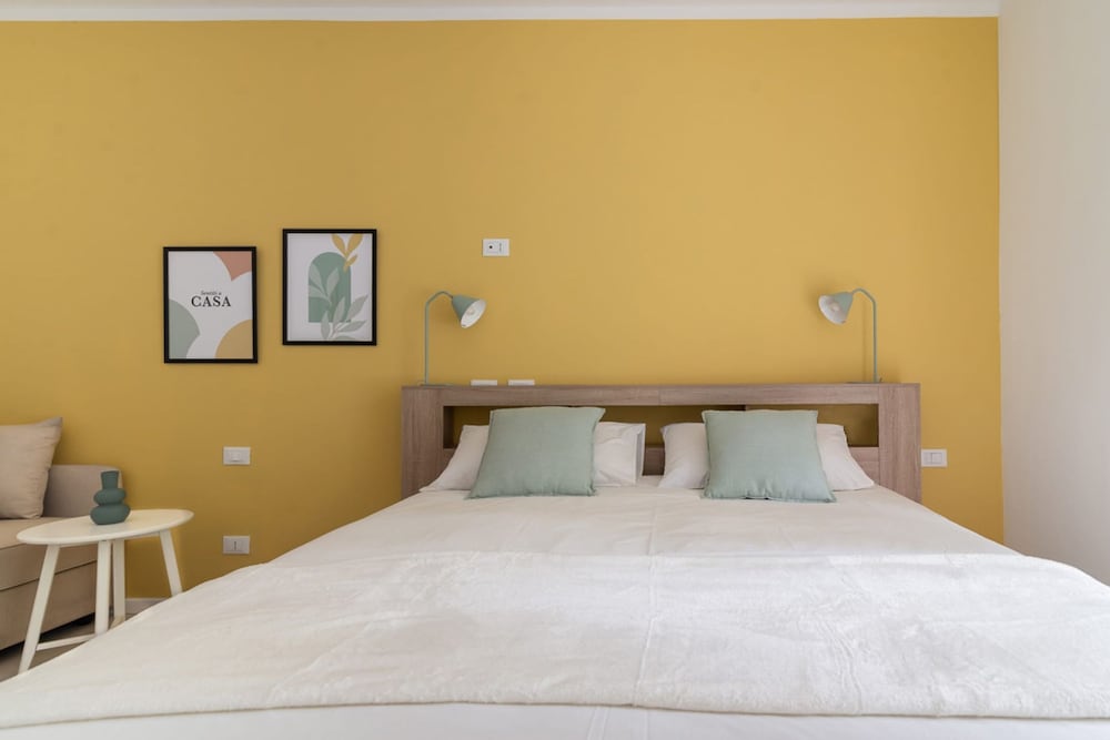 w Stylish 2BR Near Navigli City Landmarks