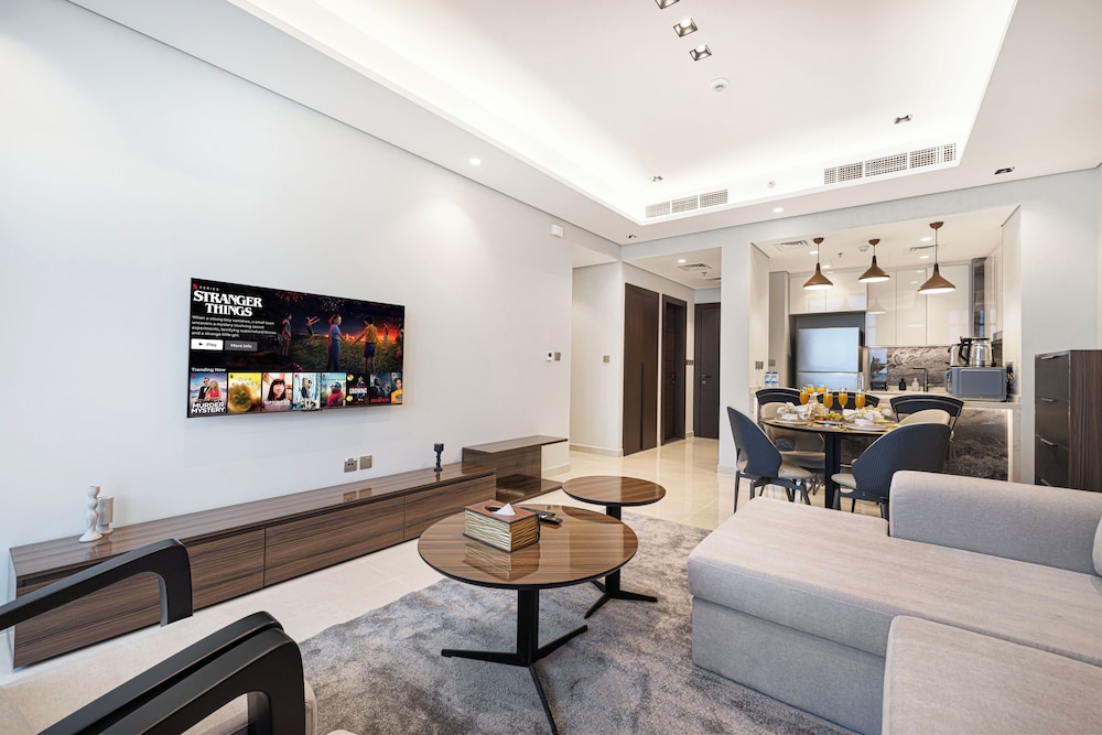 Nobles Suites by Hostiva - City View