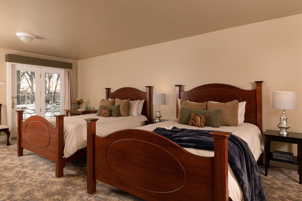 The Oakwood Inn Okoboji - Adults Only