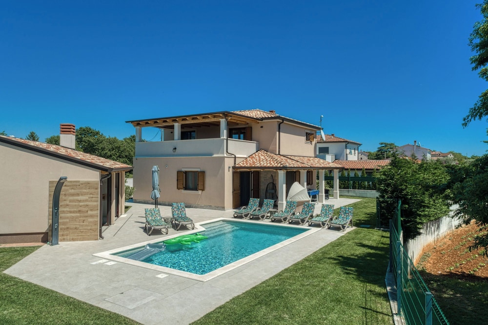 Pool and Fun Villa Stella Klarici