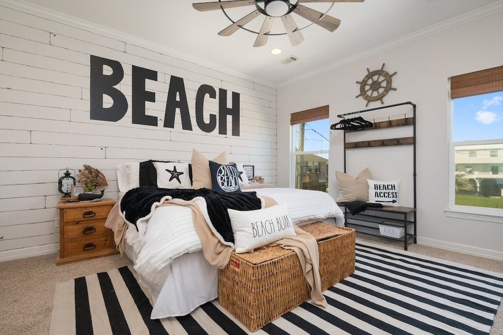 The Lazy Lobster 3 Bedroom Home by RedAwning view 2