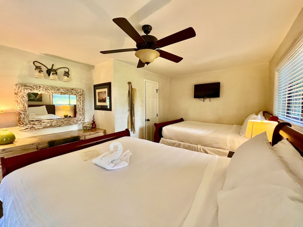 Poolside Queen Cabana with two queen beds, full kitchen and pool access overlooking Lake Ouachita. by RedAwning view 4