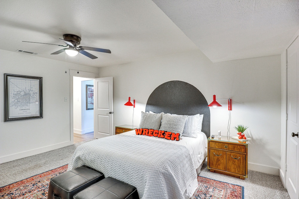 1 Mi to Texas Tech: Home w/ Large Outdoor Space!