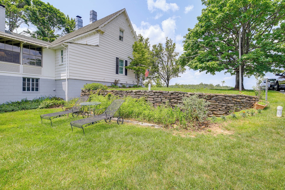 Near Blue Ridge Parkway: Galax Home w/ Mtn Views!