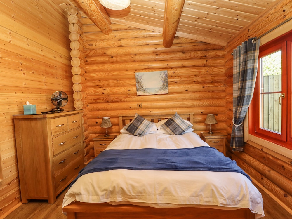 Holly Lodge