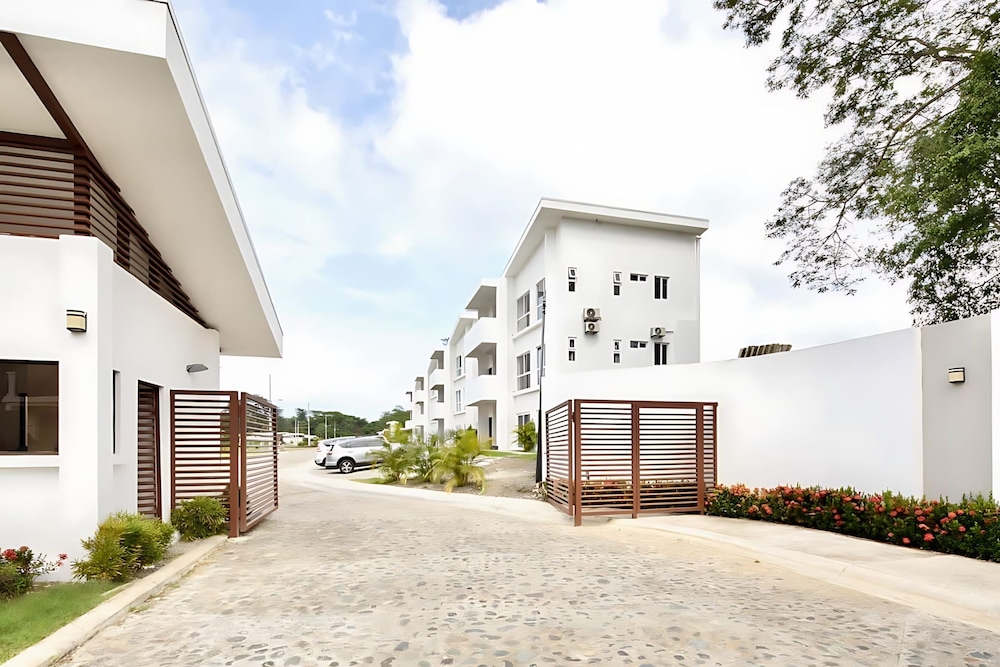 Upstay - Modern Jaco Beach Apartment With Pool