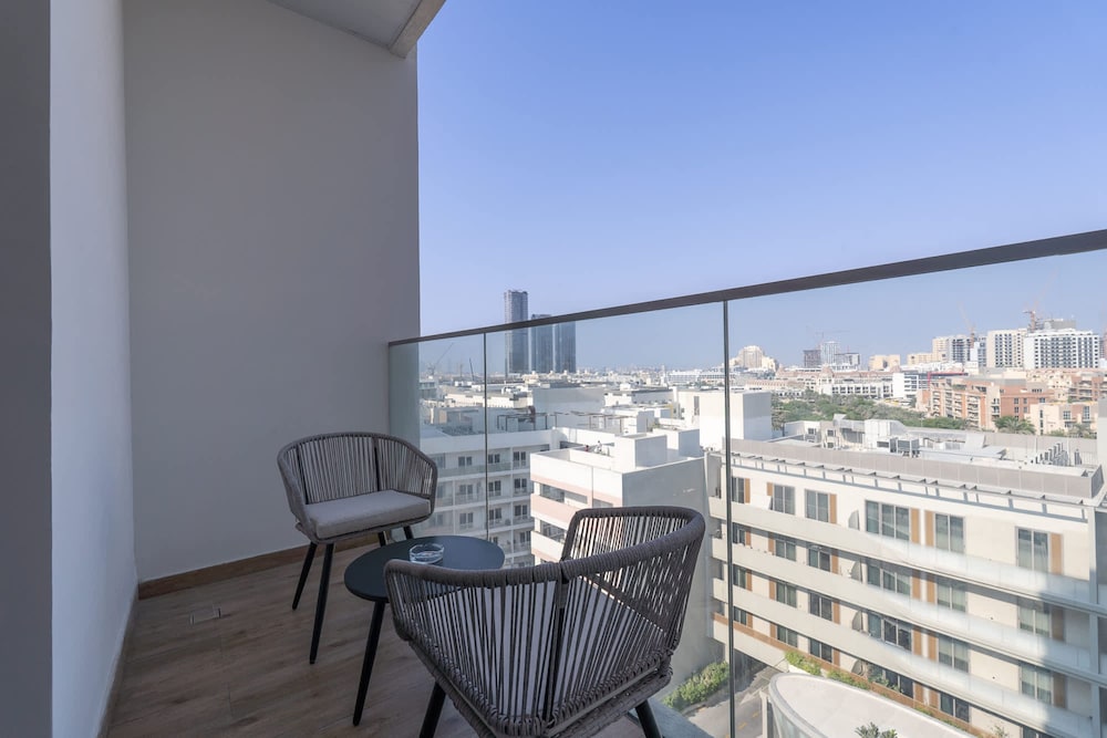 Chic Modern Studio Apartment for 2 in JVC