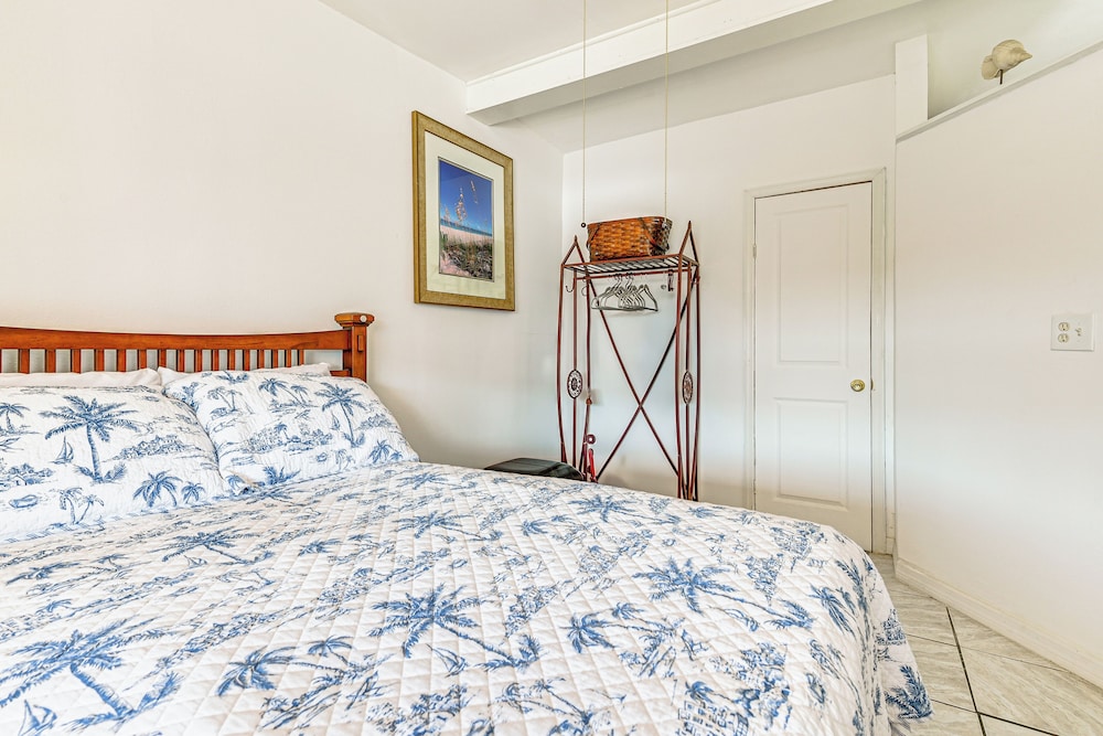 < 1 Mi to Hudson Beach: Waterfront Apt w/ Dock
