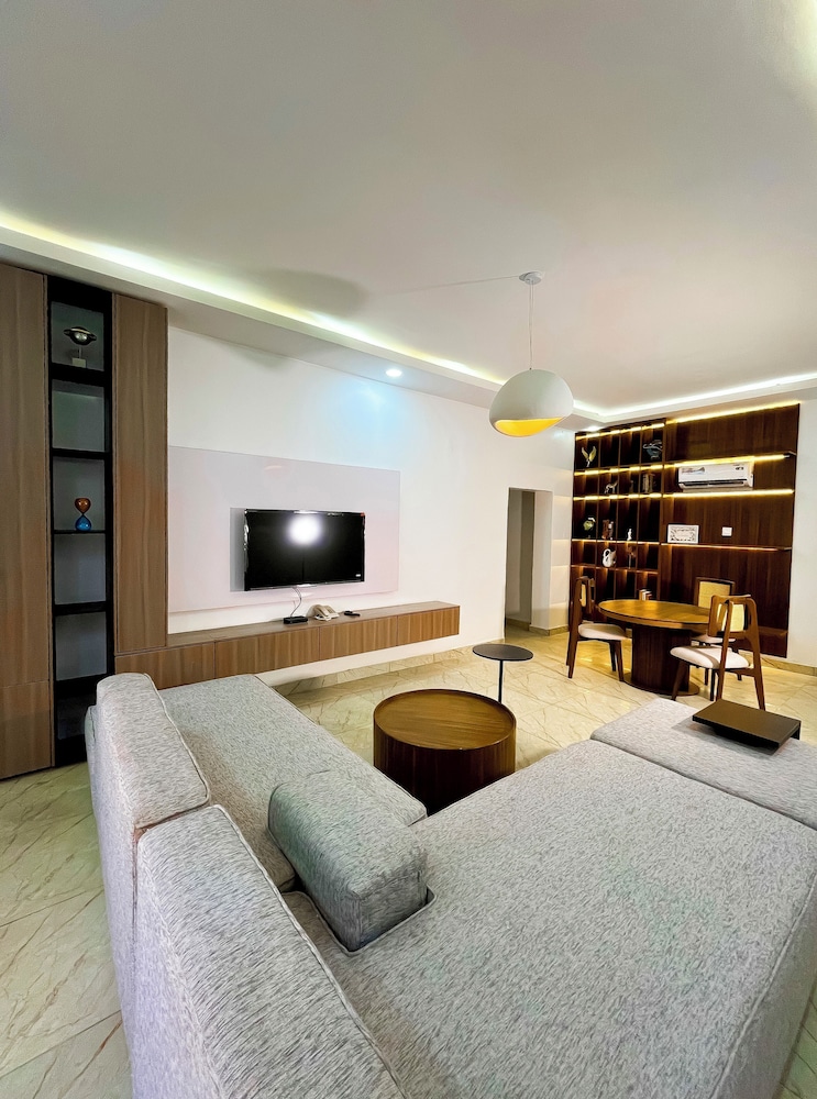 The12 by Naji Resort