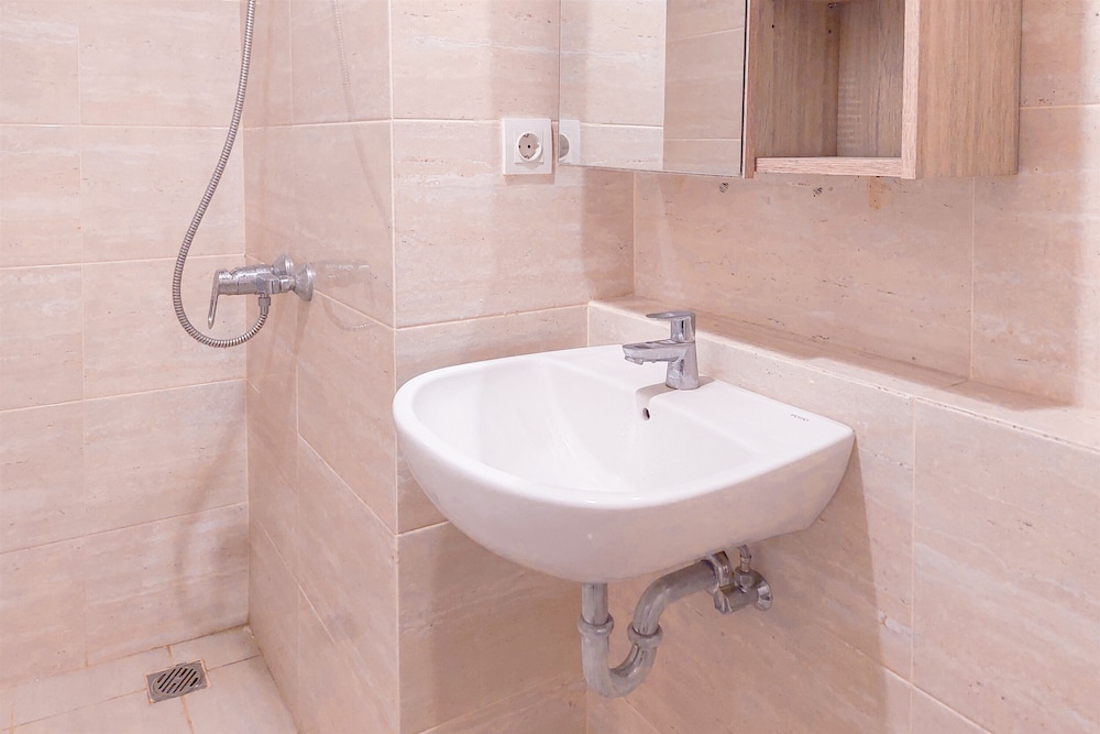 Modern and Comfy Studio Apartment Springwood Residence Tangerang