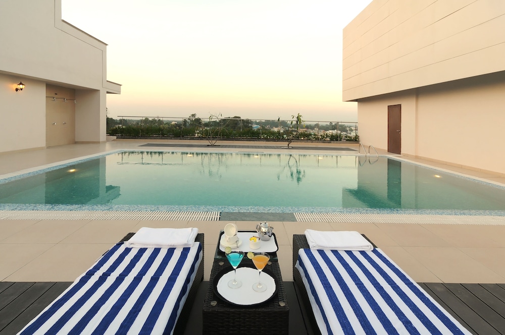 Hotel Blue Saphire Countryside view 4