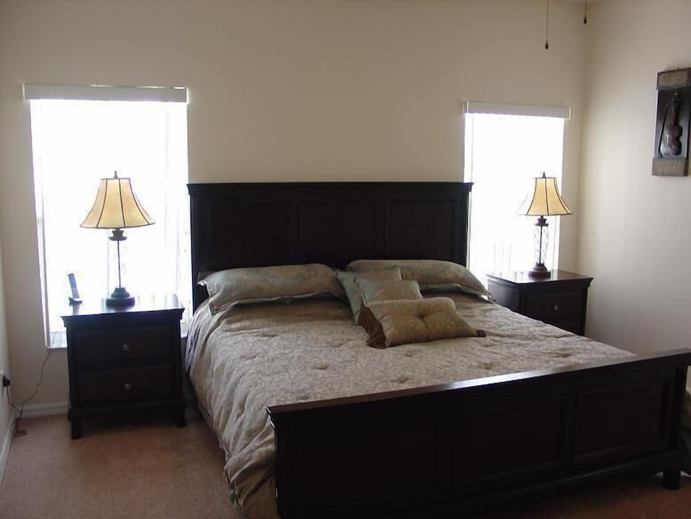 Ahr208 - Hampton Lakes - 5 Bed 3 Baths Villa view 3