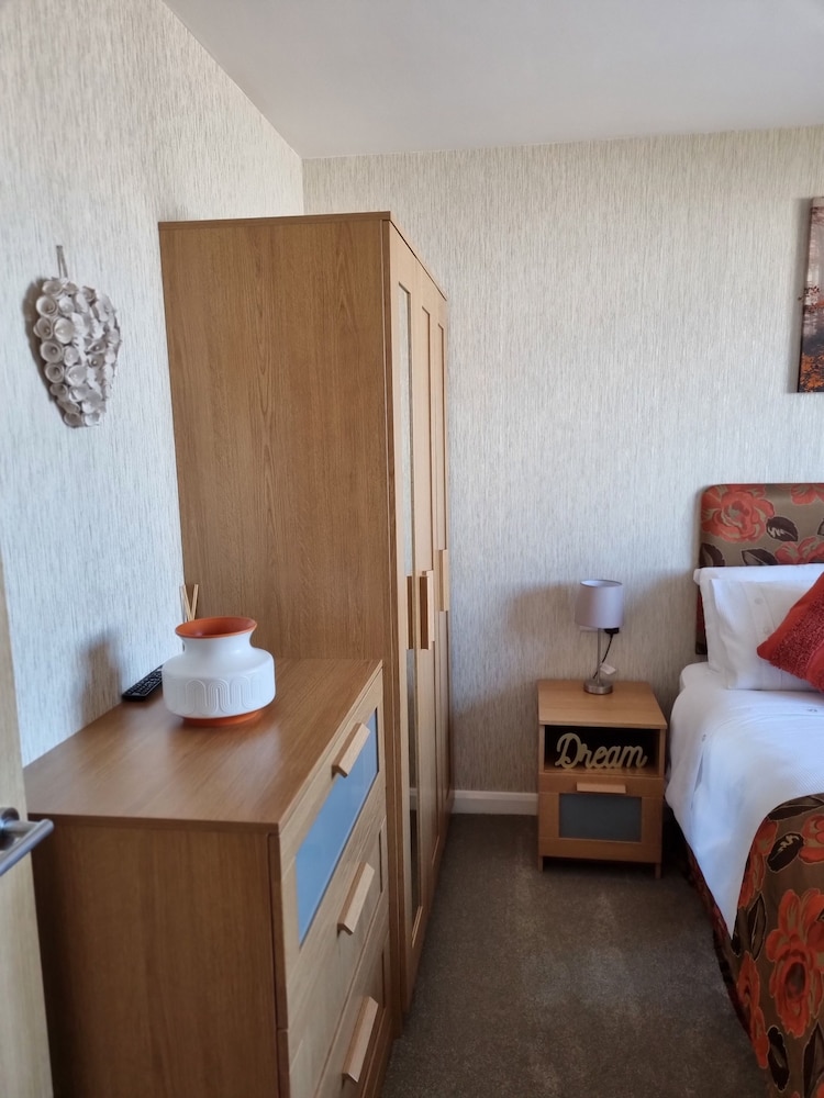 Captivatingly Stunning 2-bed Chalet in Bridlington view 3