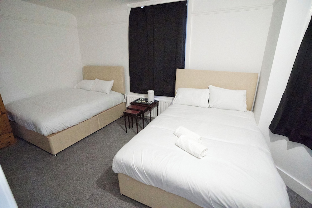 Horley Vacations - Gatwick Birchwood Lodge - Property Image 17