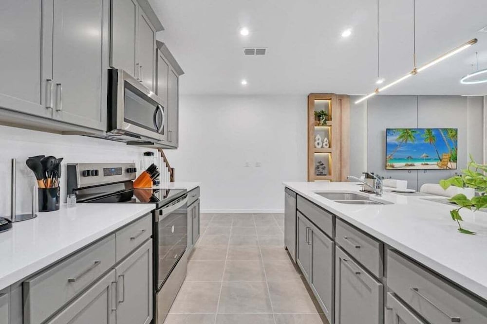 Enchanted Solara Retreat Themed Bedrooms & Pool 5 Townhouse