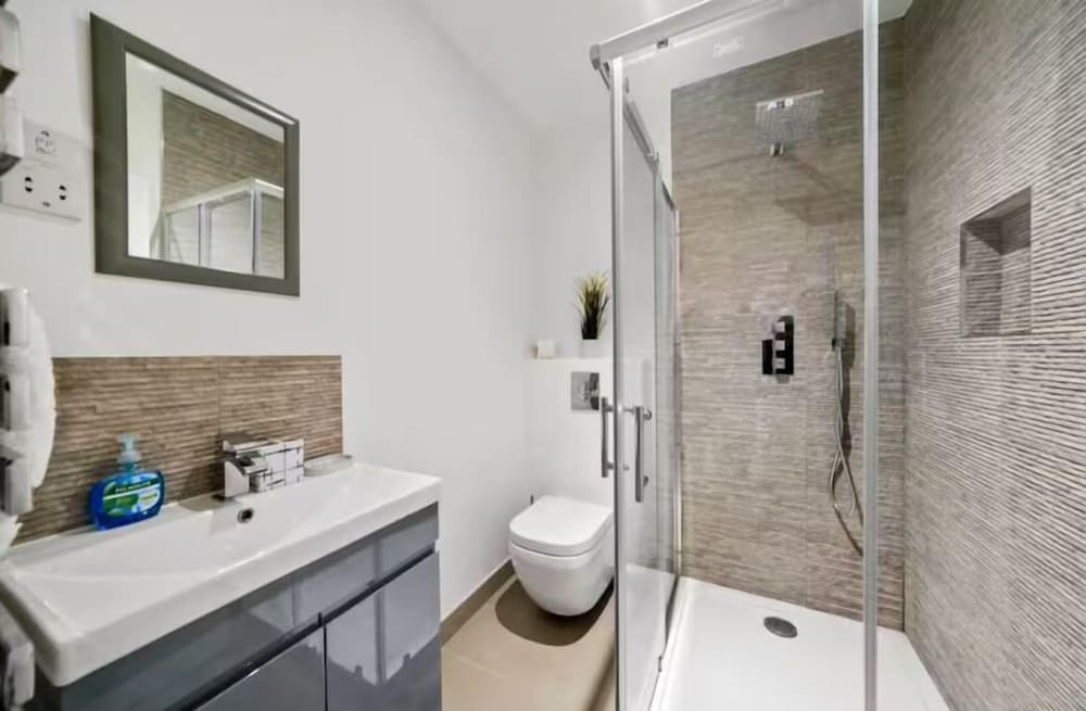 Flat 2 Victoria Grove