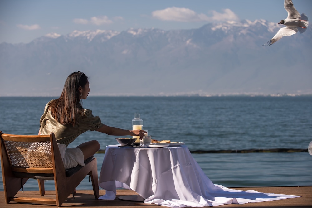 Yakamoz Erhai Hotel