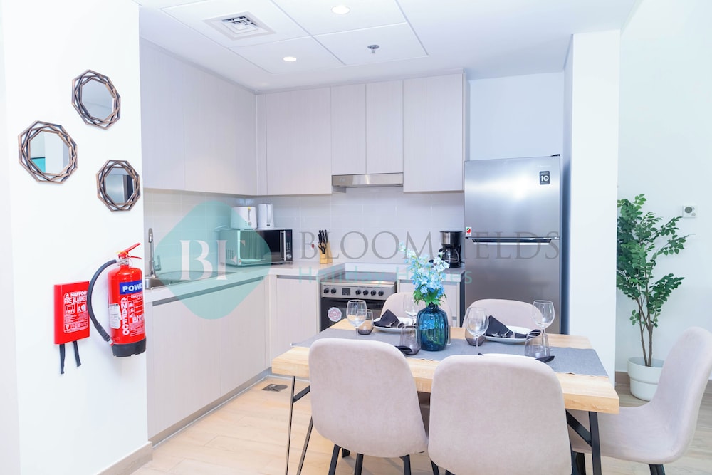 Bloomfields Fantastic 1BR in Waters edge
