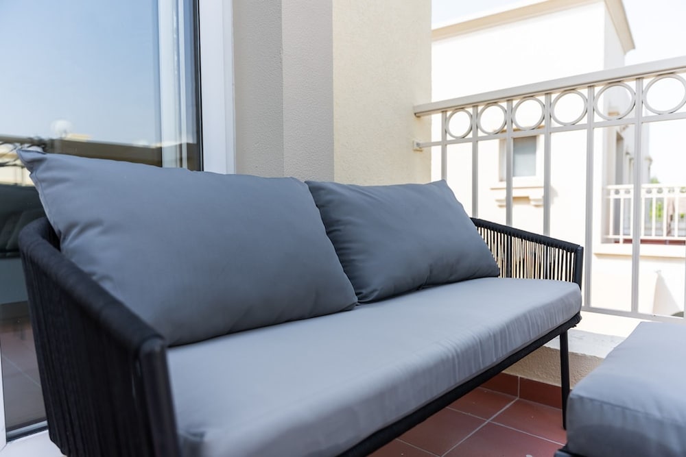 Luxurious Spacious 3-bedroom Villa With Private Pool at Springs 10