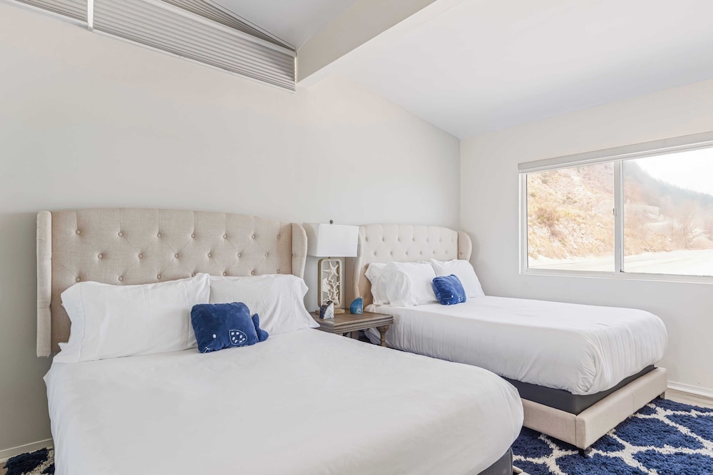 Big Rock Beach Retreat With Oceanfront Balconies, Direct Beach Access & Sweeping Sunset Views Pacific Coast Outlook by Avantstay