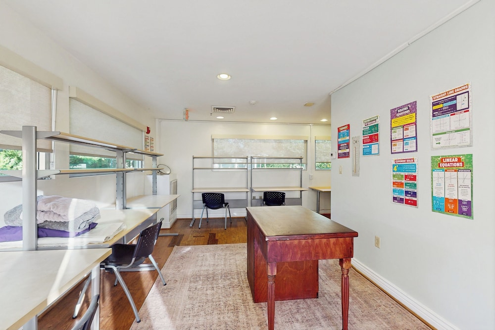 6BR Home w/ a Private Pool, W & D, & Large Yard