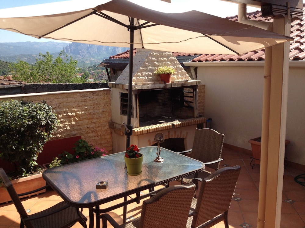 Luxury Family Villa near Meteora view 5