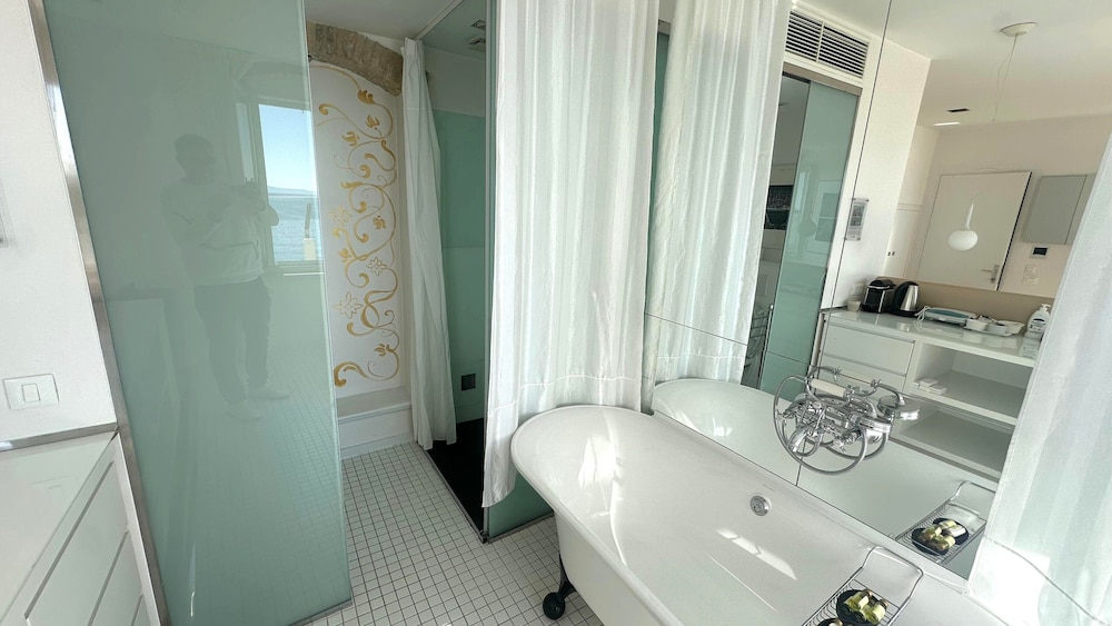 Riva Luxury Suites
