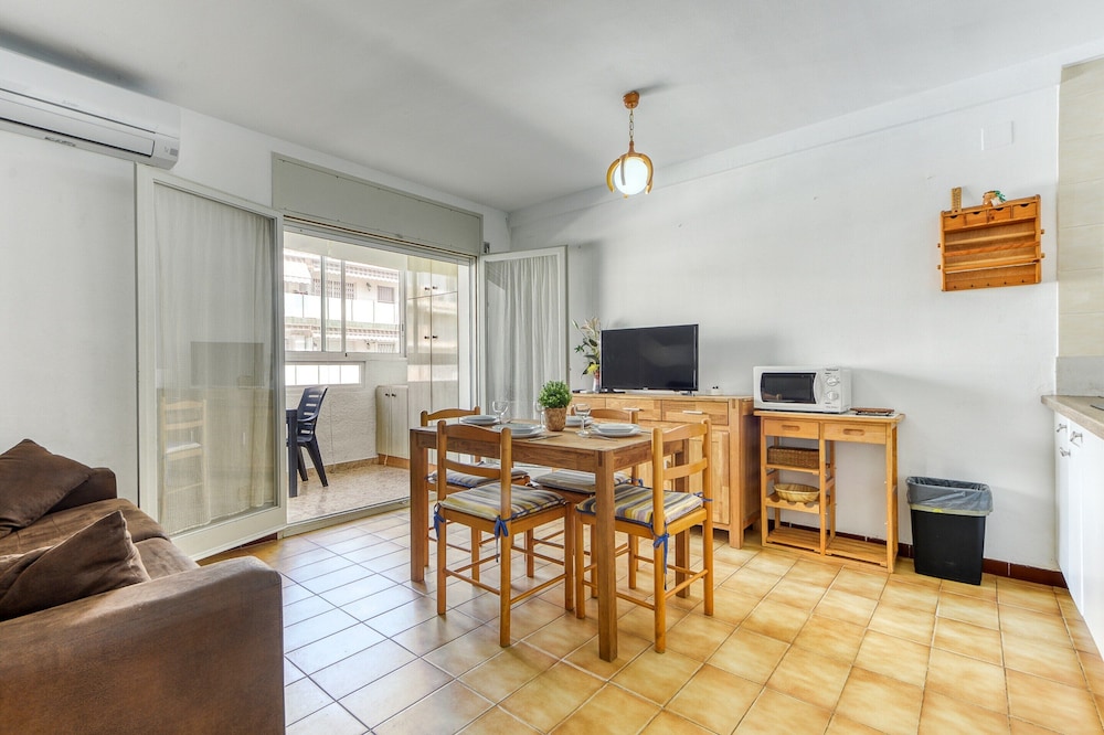 Apartment in Rosas Near Platja de Sta Margarida