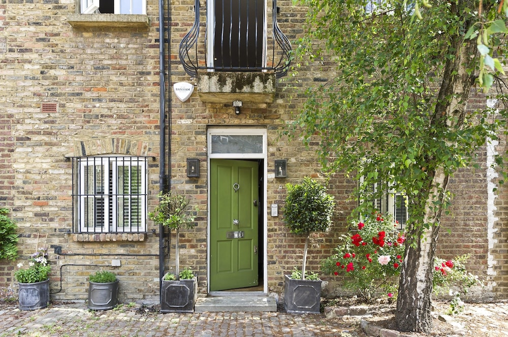 Delightful 3-bed Family Home Bayswater