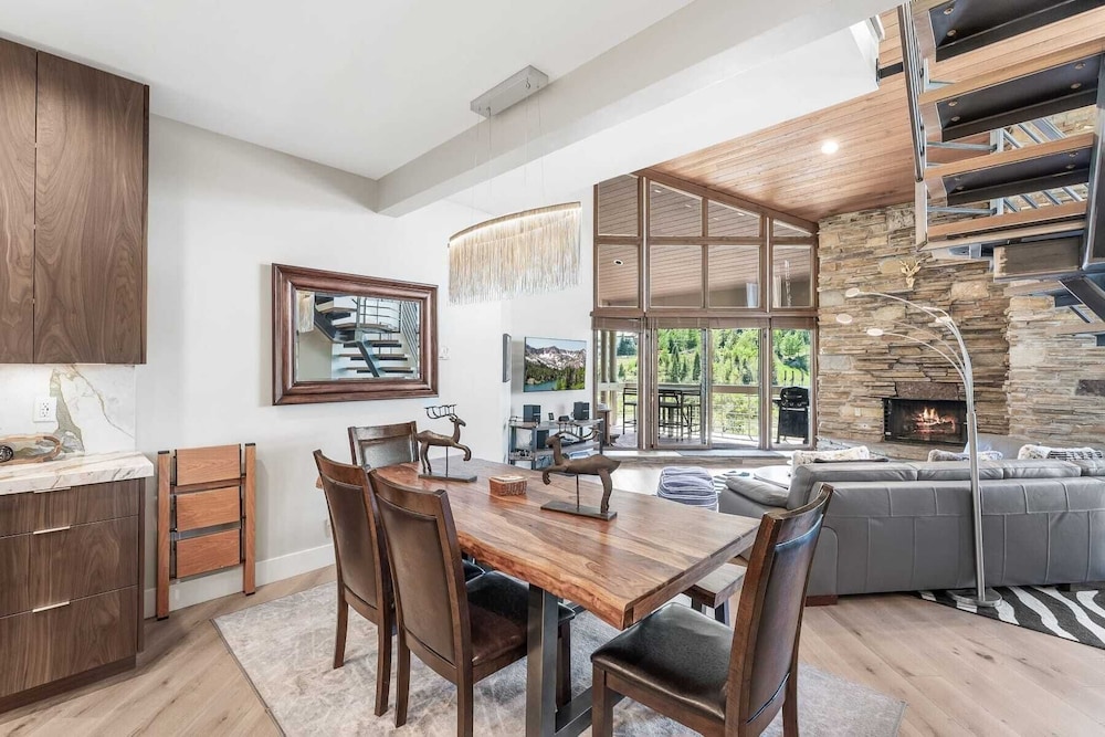 Walk to Slopes Hot Tub + Balcony + Views Mins to Main Street Deer Valley Haven by Avantstay