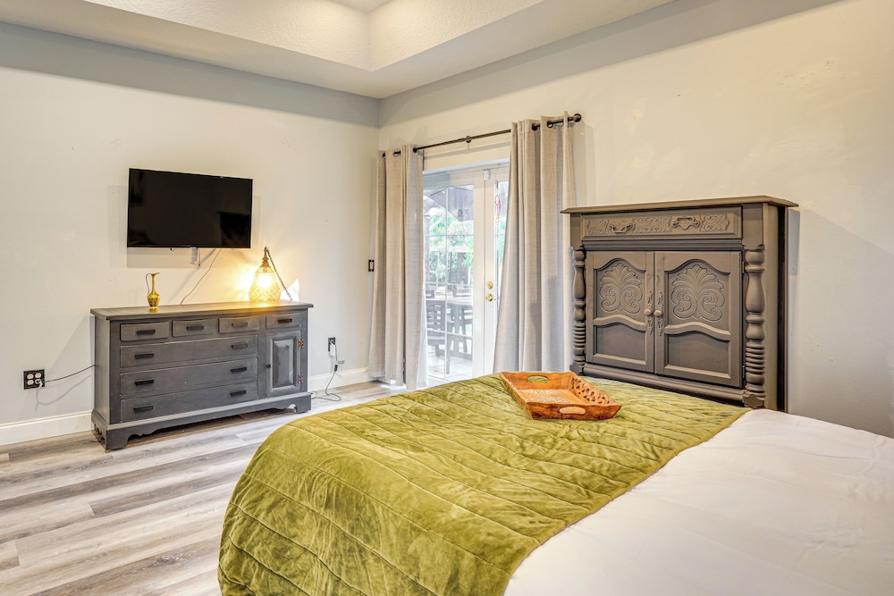 6 Mi to Dtwn: Pet-friendly Retreat in Fort Pierce!