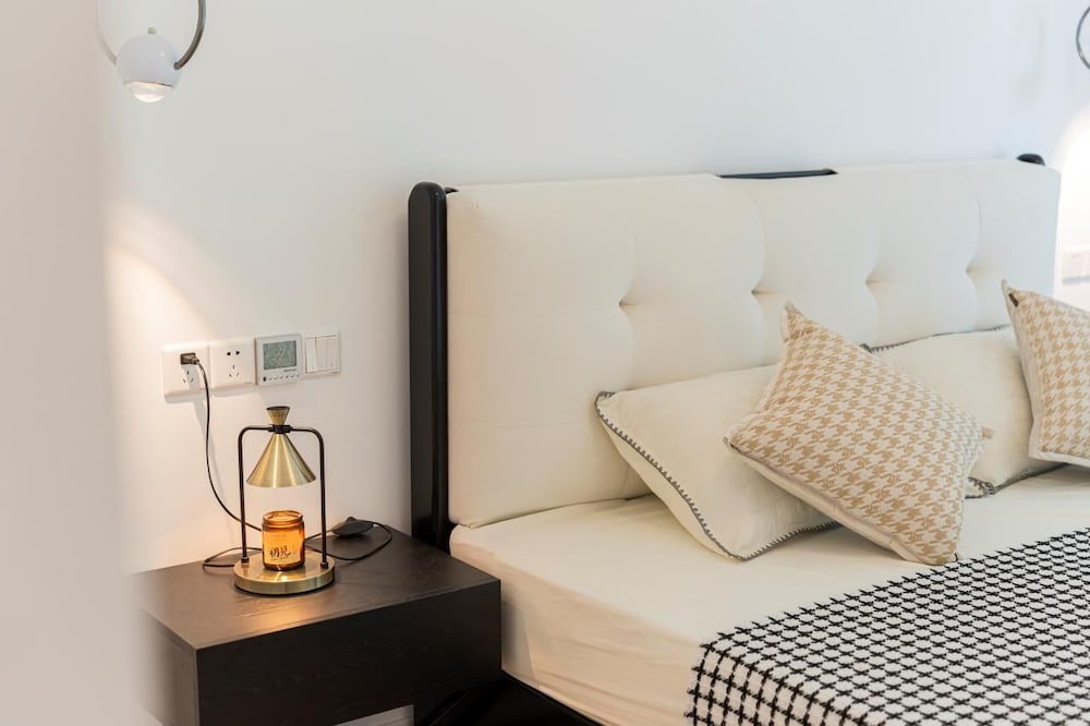 Book and Bed - Xujiahui