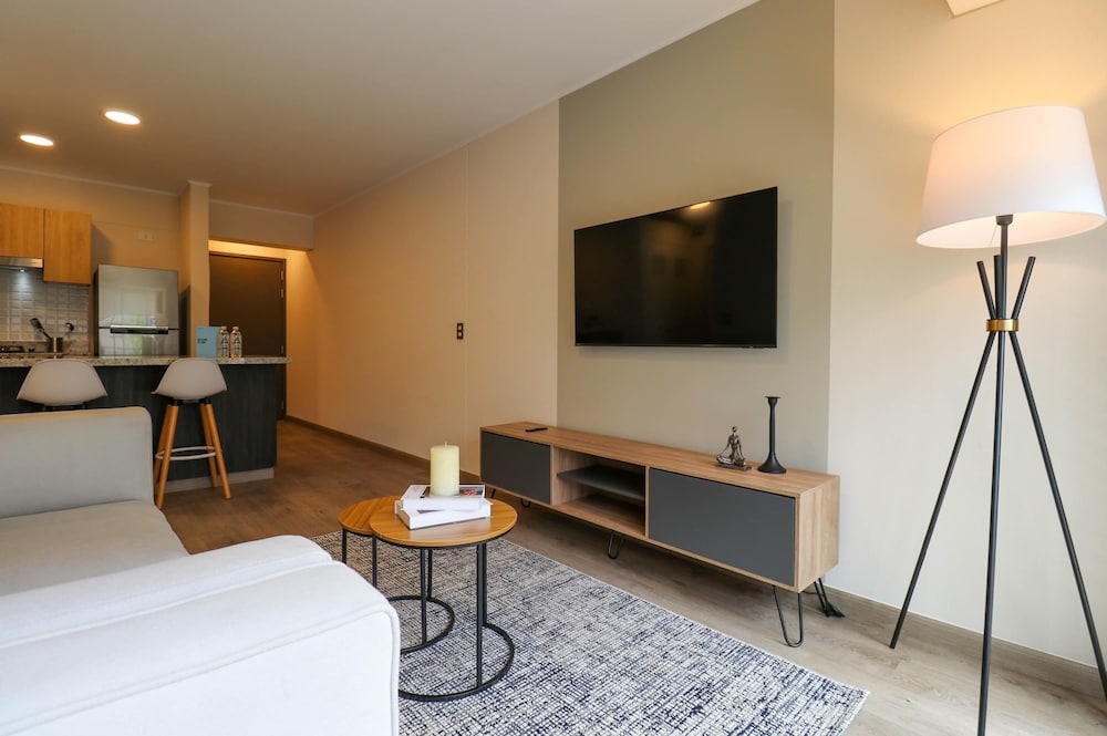 w Comfy 1BR Apartment w Balcony in Miraflores