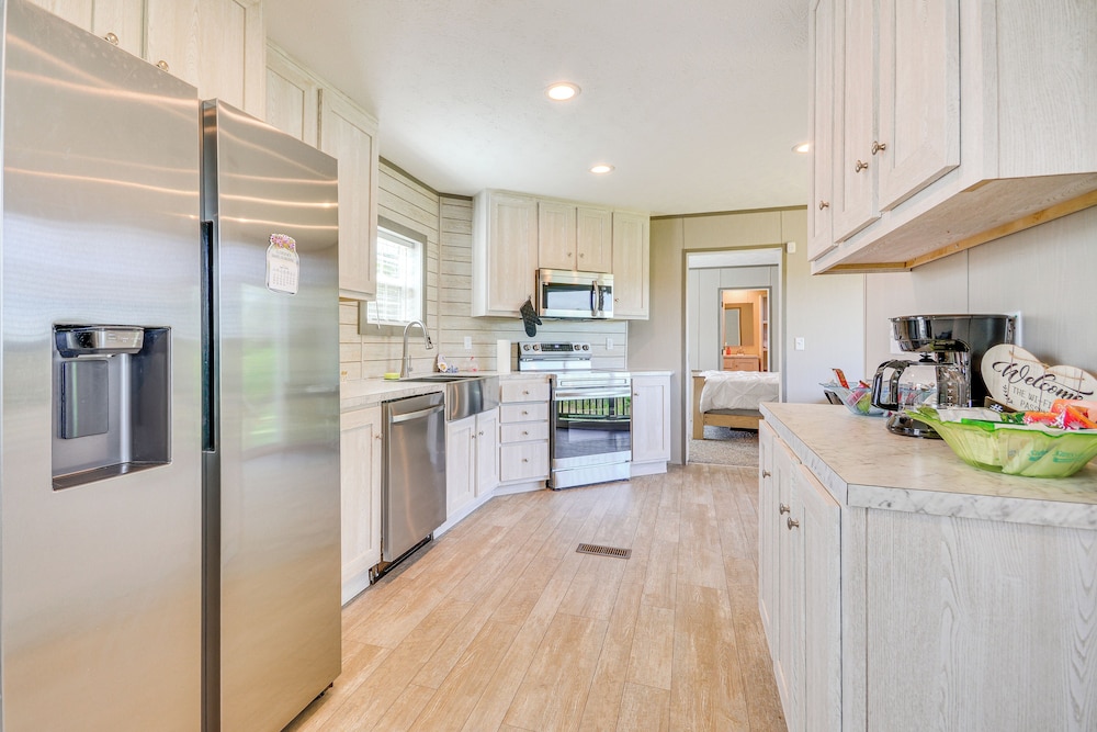 8 Mi to Main Street: Home w/ Yard in Bedford!