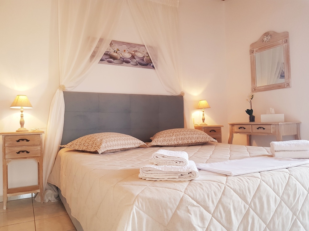 Emmanouil Airport Beach Apartment view 3
