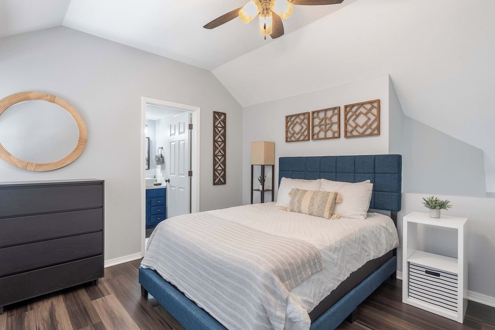 The Lazy Loft Stay for 4!