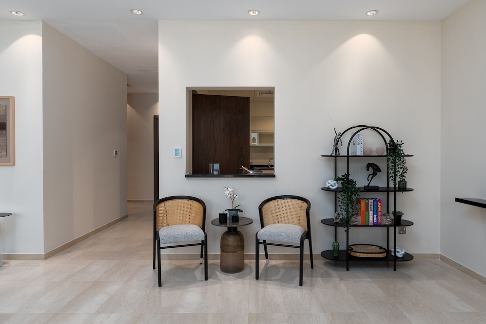 Stunning 3BR at the Palm w Beach Access