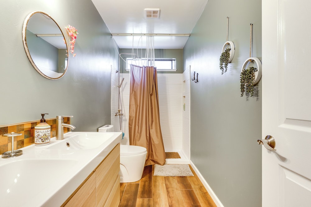Pool & Deck: Wine Country Hideaway in Middletown!