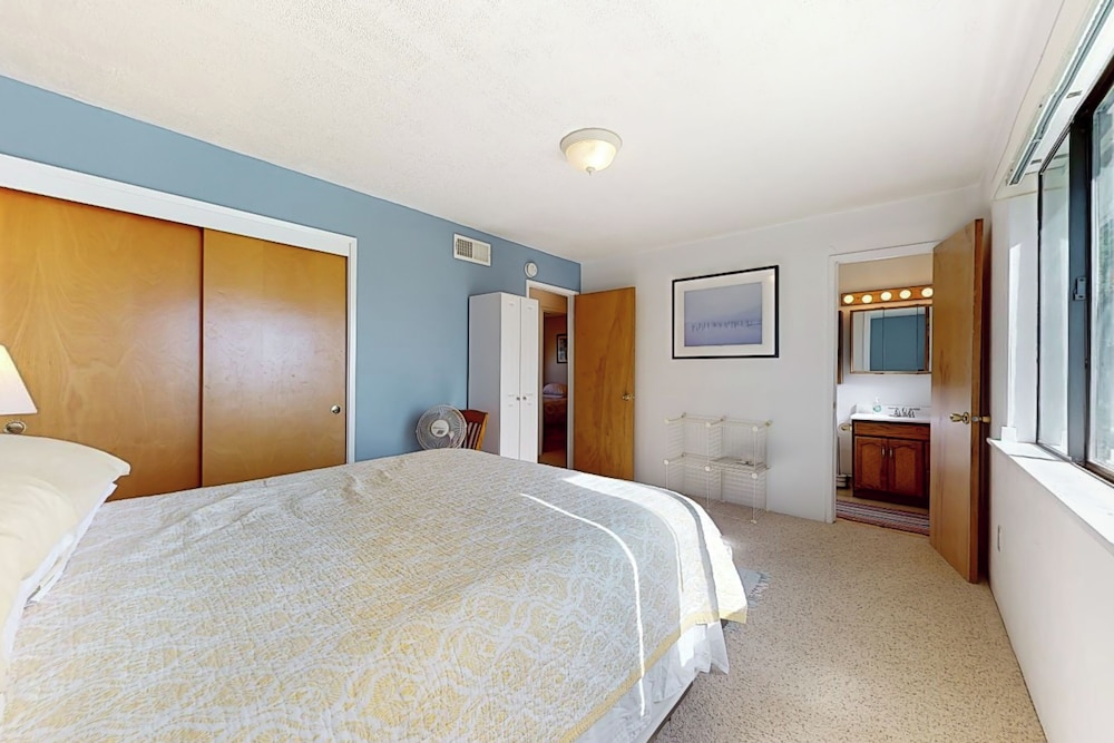 4BR Sierras-view Home w/ Pool & A/C - Dogs OK