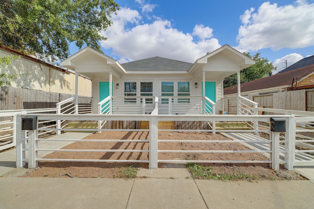 Light Rail Access & Skyline View! Modern HTX Home