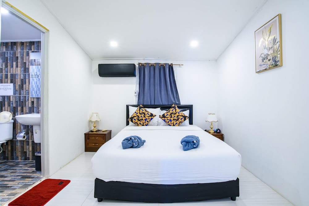 Cozy 6BR Pool Villa Close to Beach CP6