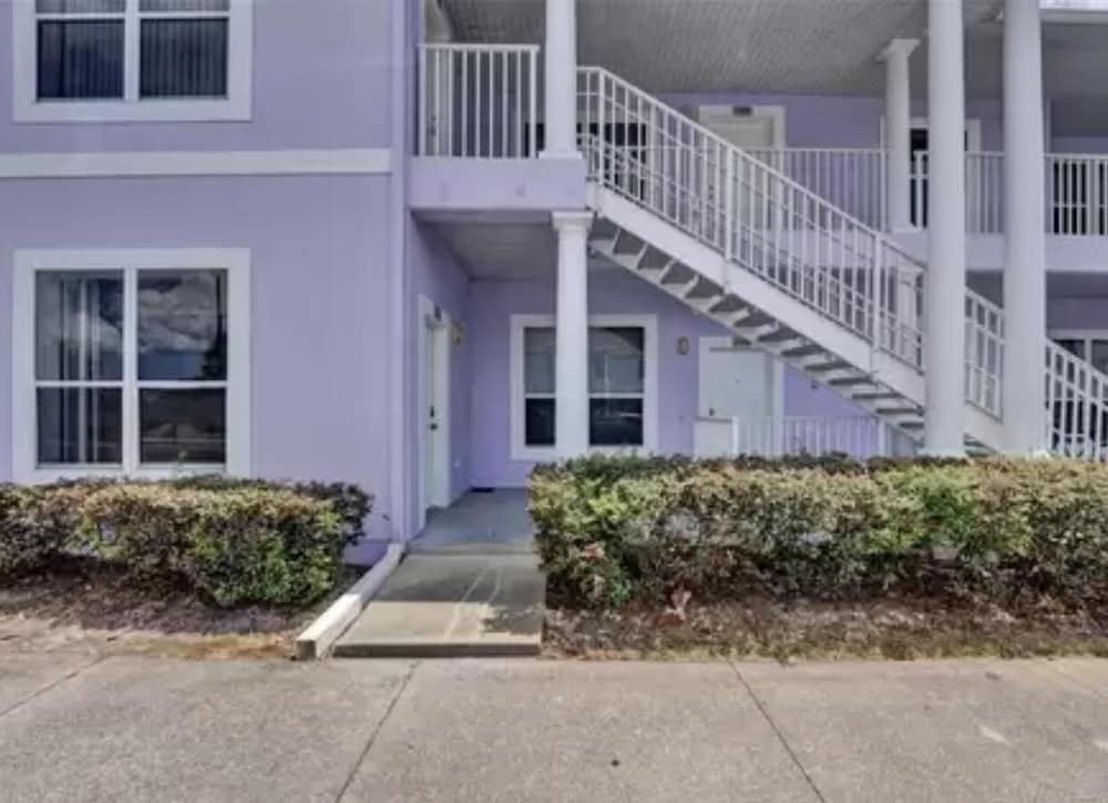 Huge Screened Patio That Overlooks Lake Buck, Near Famous Attractions!!